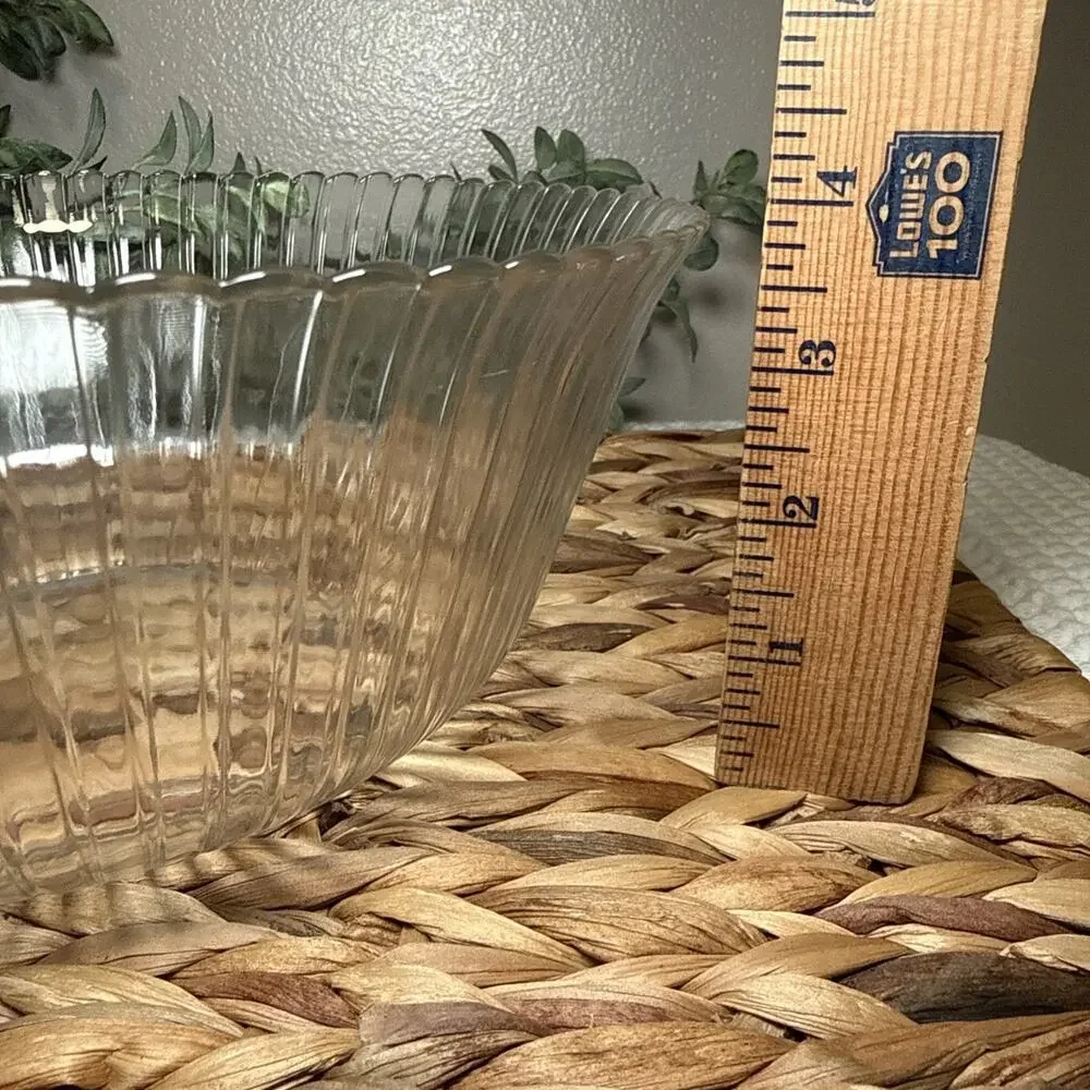 Arcoroc France Fleur Clear Glass Ribbed Serving Salad Bowl 9.3” Scalloped Rim